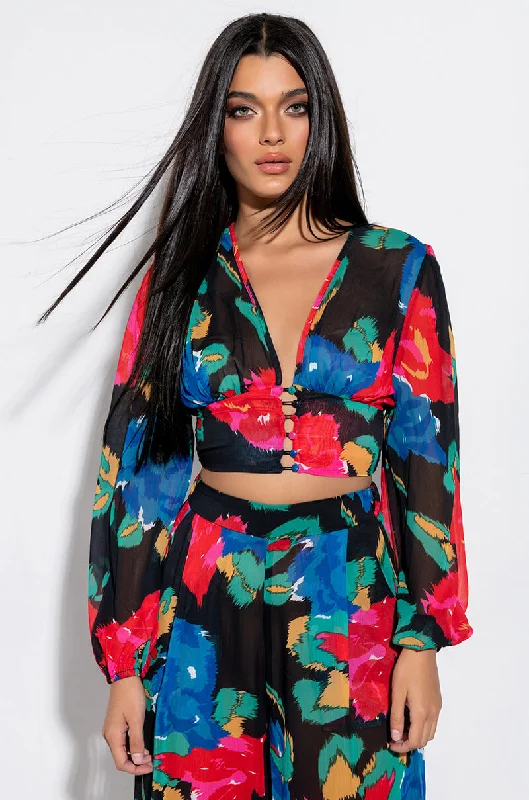 Effortlessly chic outfits for the modern woman   ELISABETTA BUTTON FRONT LONG SLEEVE BLOUSE