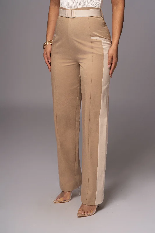 Effortlessly chic outfits for the modern woman   Khaki For The Moment Pants