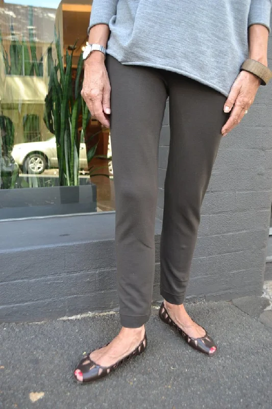 Sleek and sophisticated fashion for modern women   Tessuti Fabrics Anita Ponti Pant