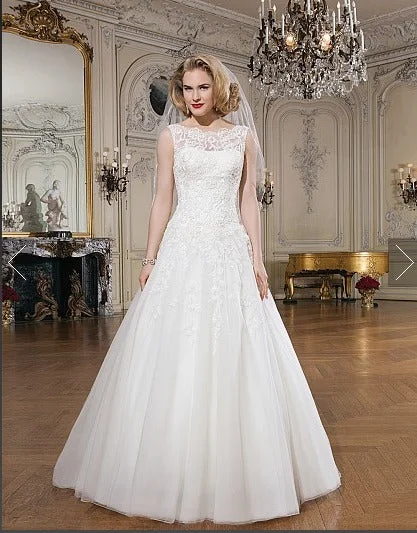 Elegant and comfortable women’s fashion wear   Justin Alexander Justin Alexander 8630