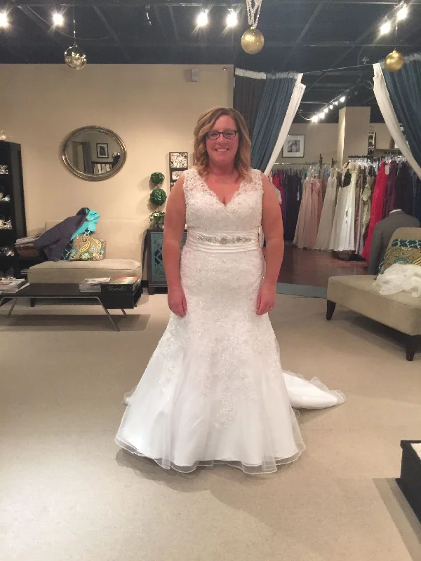 Find your perfect fit with stylish women’s clothing   Mori Lee 3137 EMBROIDERED LACE ON NET WITH SATIN CUMMEBUND