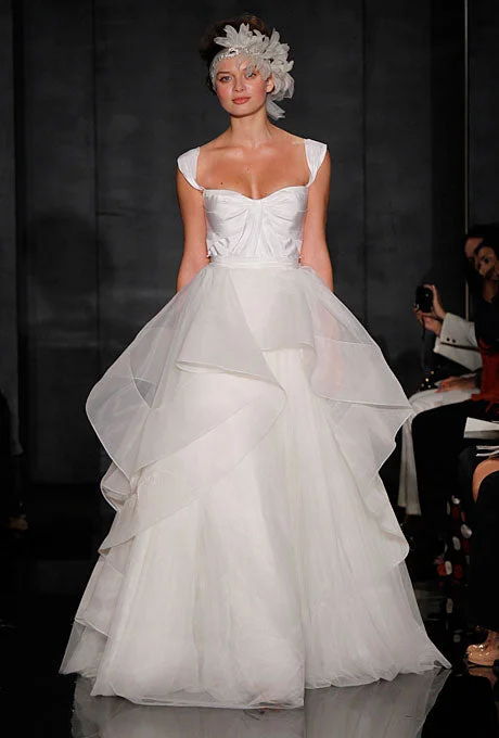 Sleek and sophisticated fashion for modern women   Reem Acra Destiny