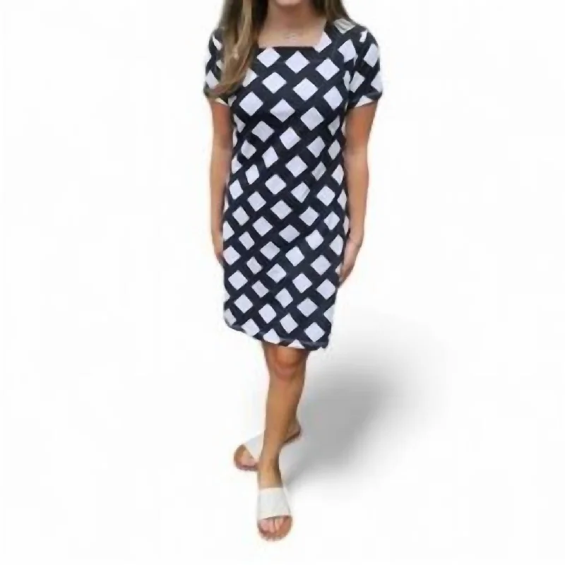 Effortlessly chic outfits for the modern woman   Diamond Print Square Neck Dress In Black/white